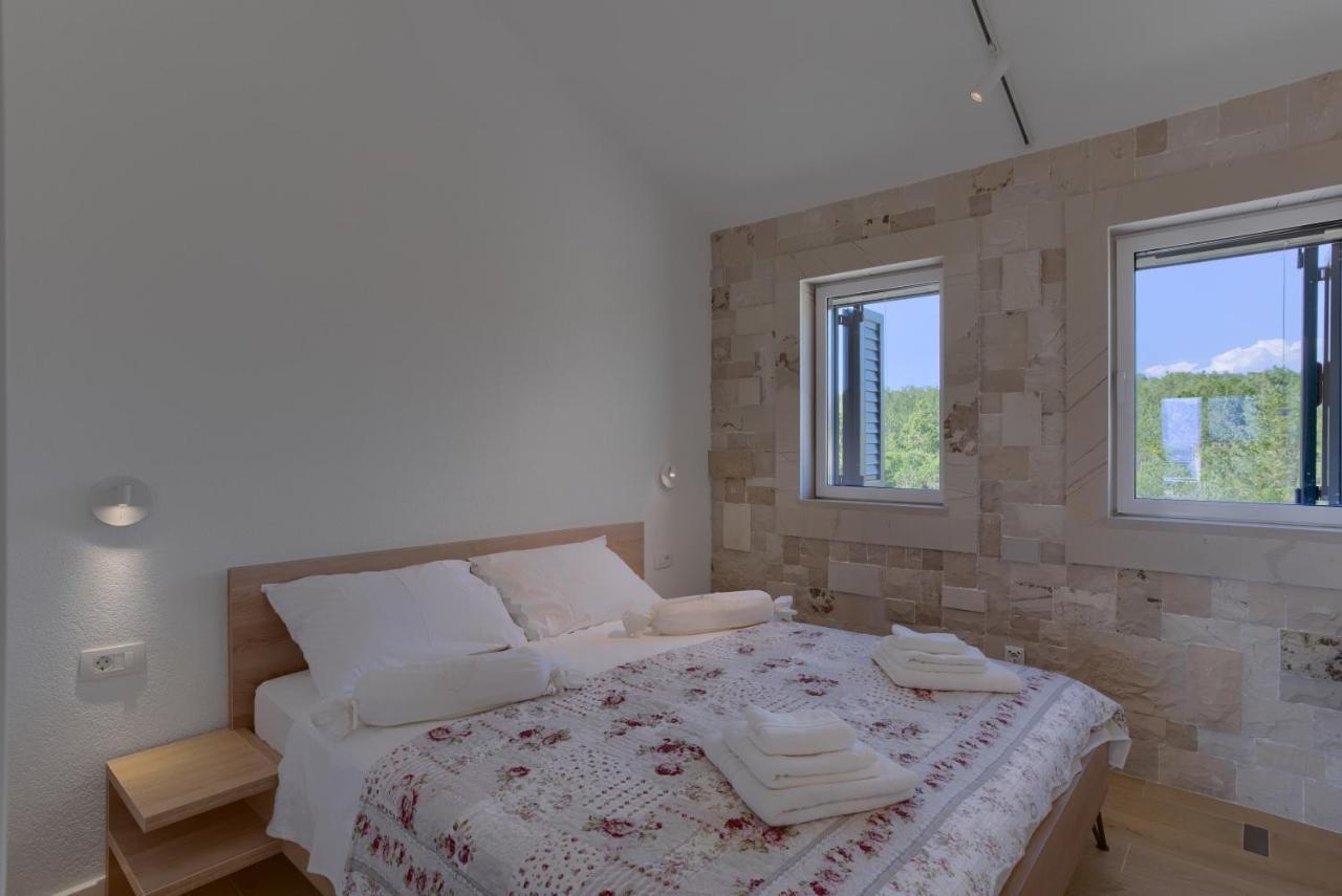 Villa Vera Loviste Bagian luar foto