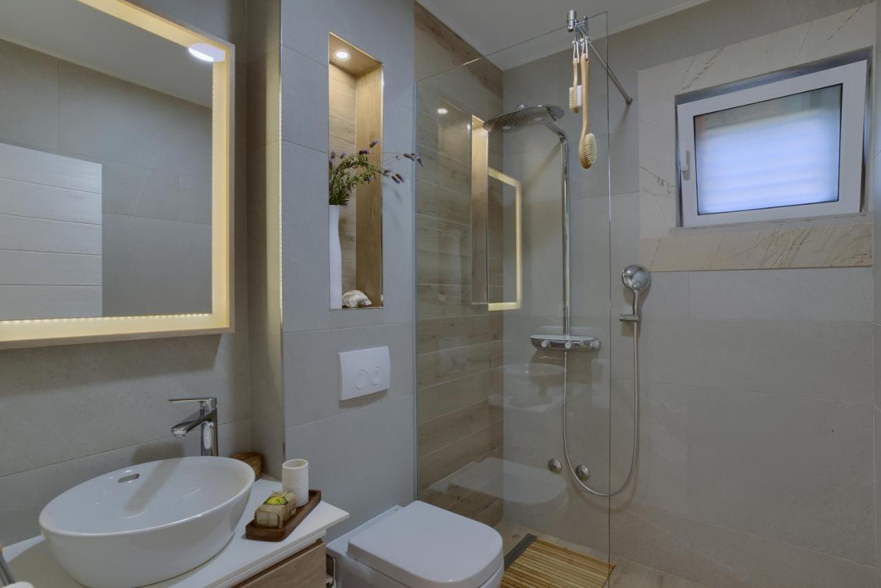 Villa Vera Loviste Bagian luar foto