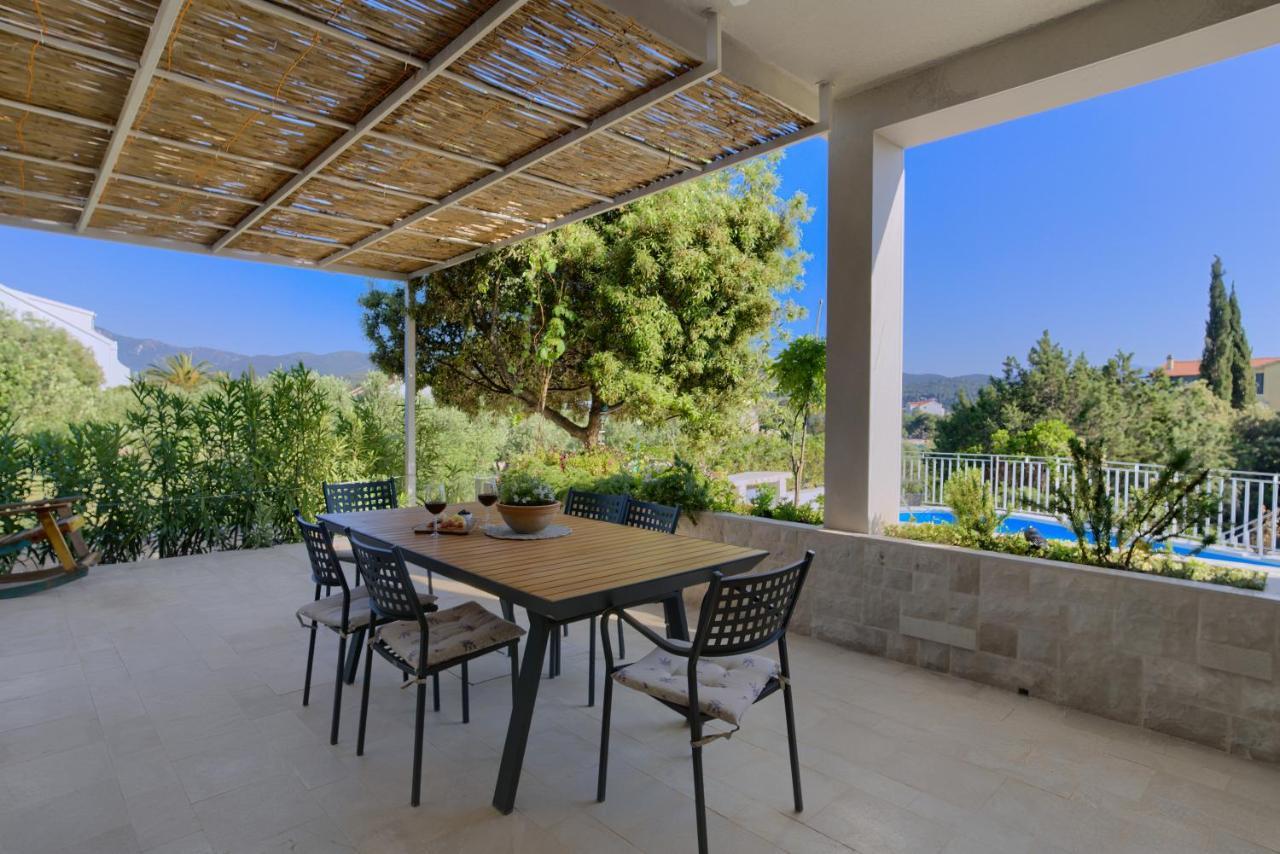 Villa Vera Loviste Bagian luar foto