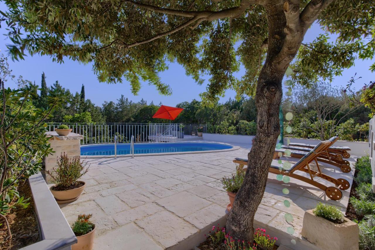 Villa Vera Loviste Bagian luar foto